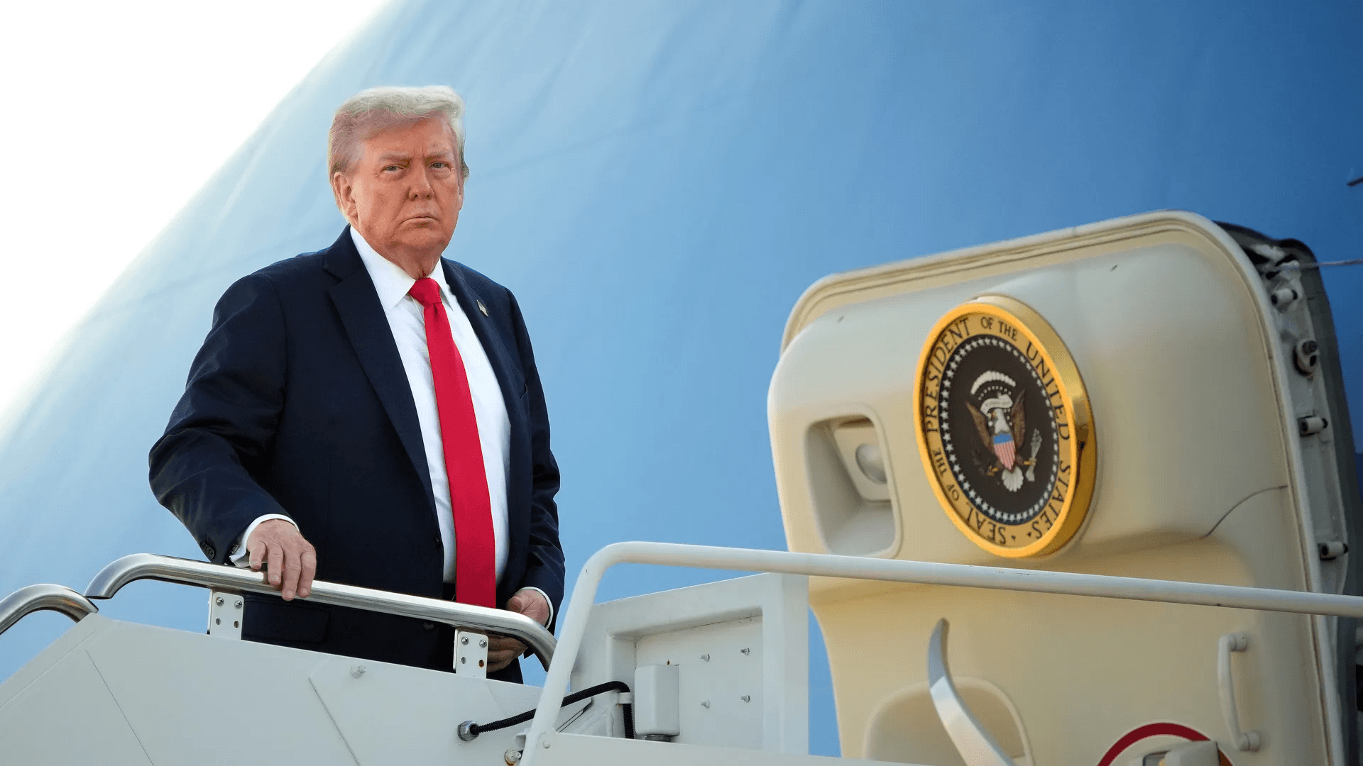 Трамп хочет провести трехсторонний саммит с участием Путина и Зеленского уже 22 августа — СМИ 