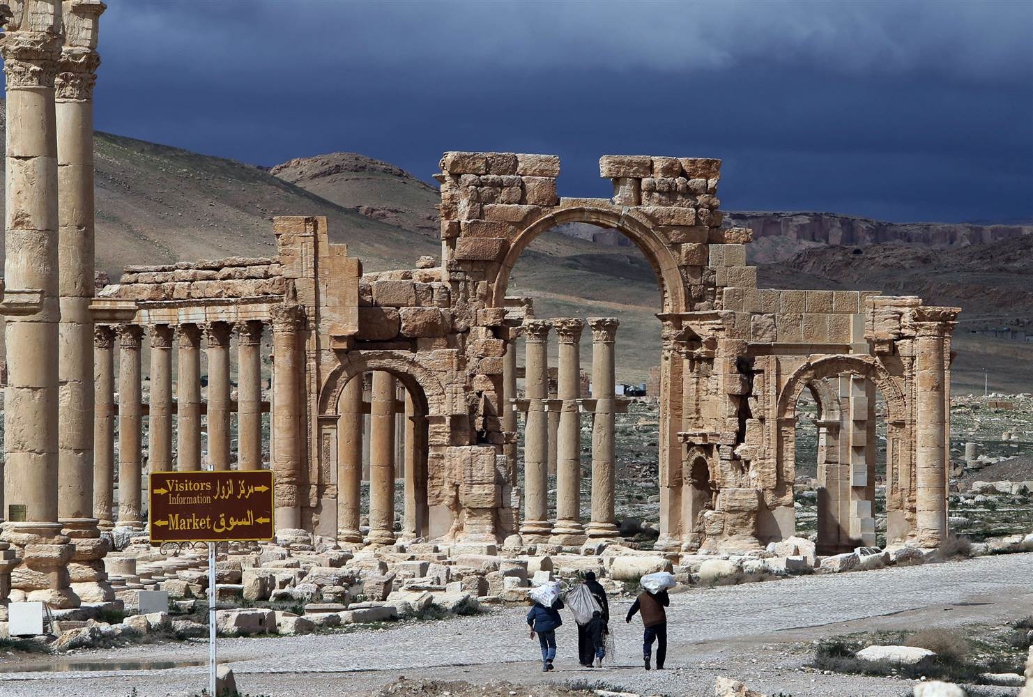 151006-palmyra-jpo-627a_128818d31c6c46f432a80b57026affb7.nbcnews-ux-2880-1000