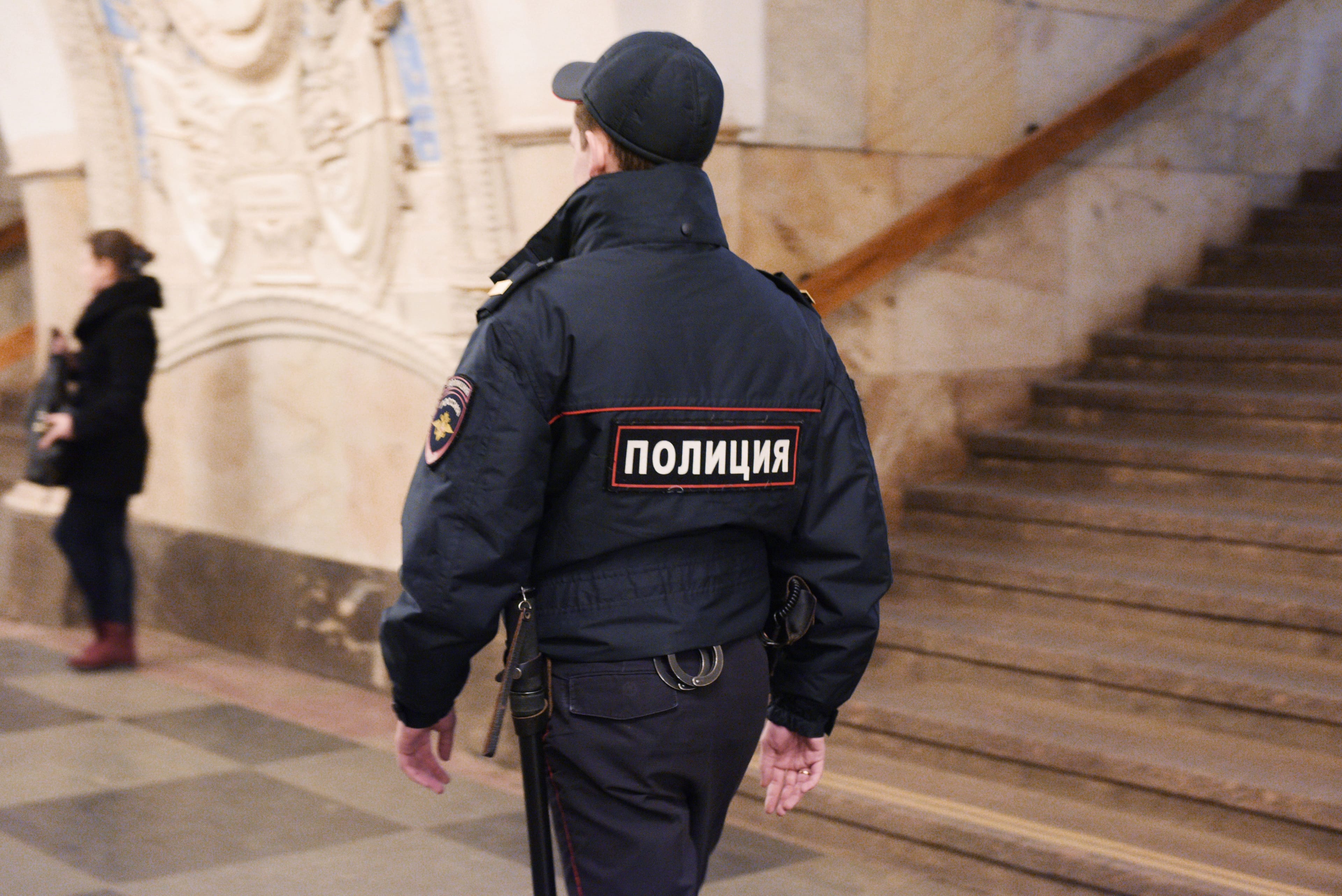 В Москве начались облавы на призывников. Людей задерживают в метро