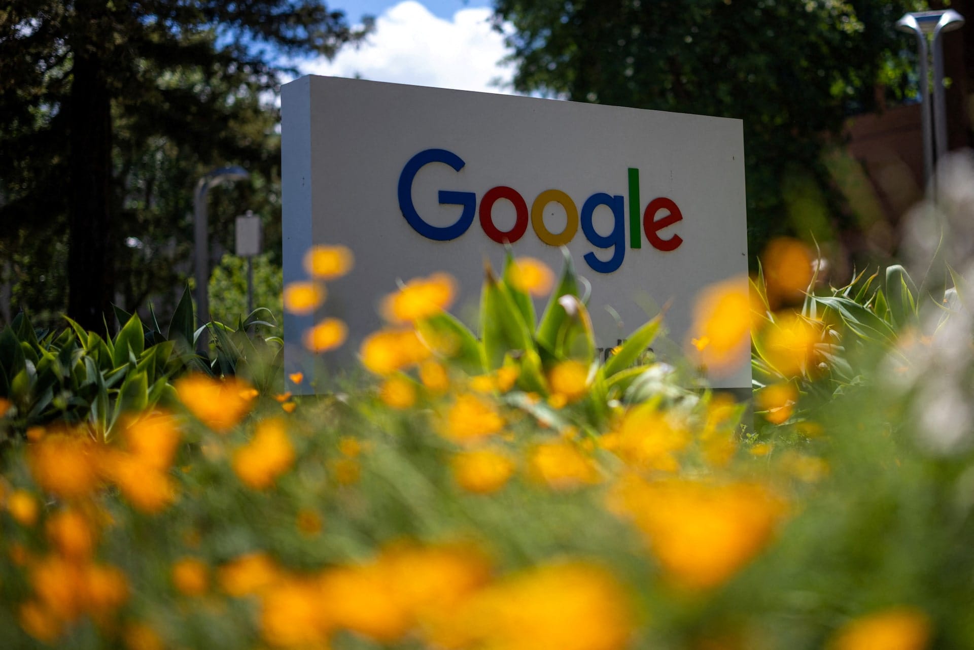 Суд в США разрешил Google не продавать браузер Chrome, но обязал компанию делиться данными с конкурентами
