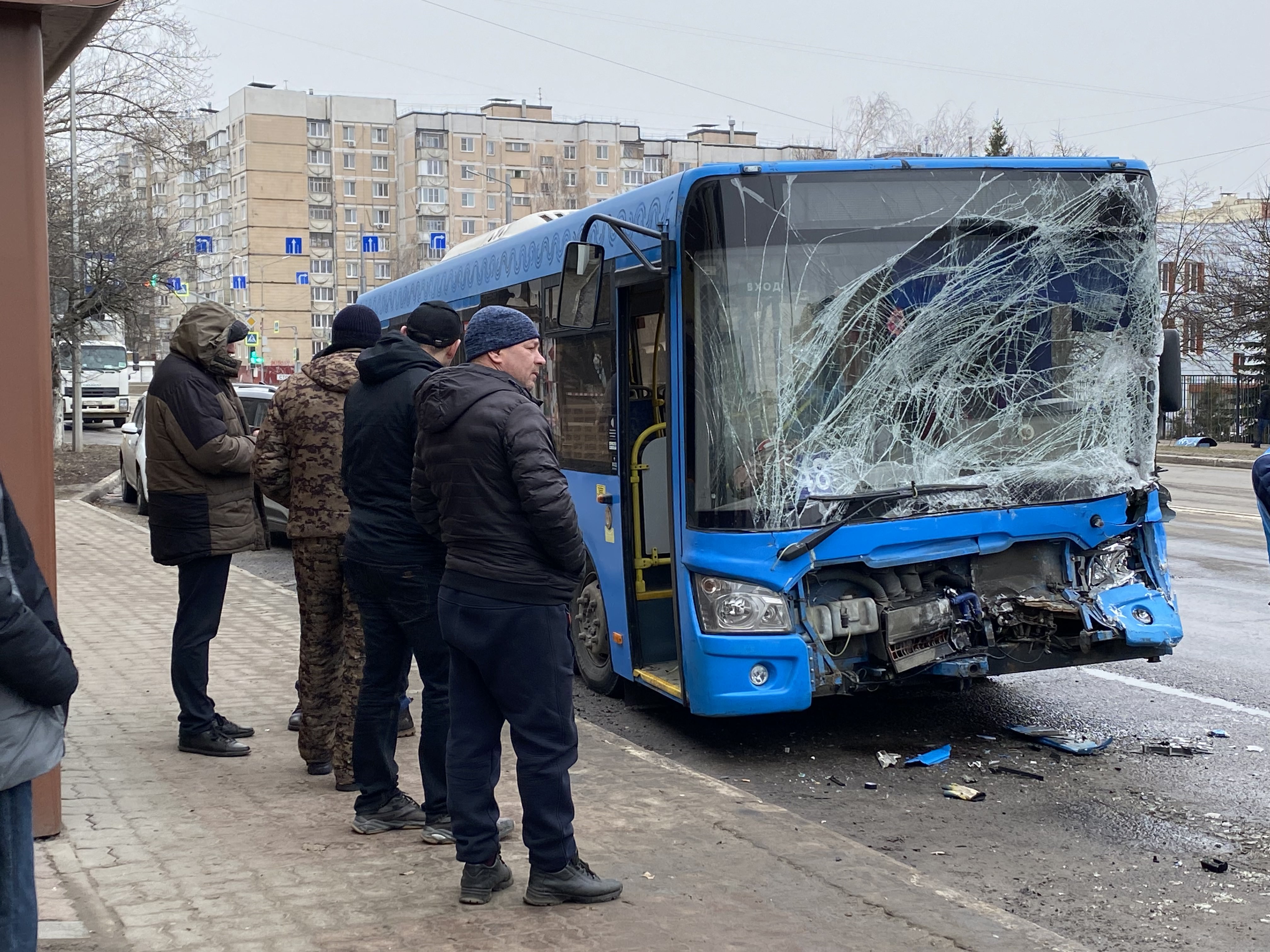 Повреждённый маршрутный автобус